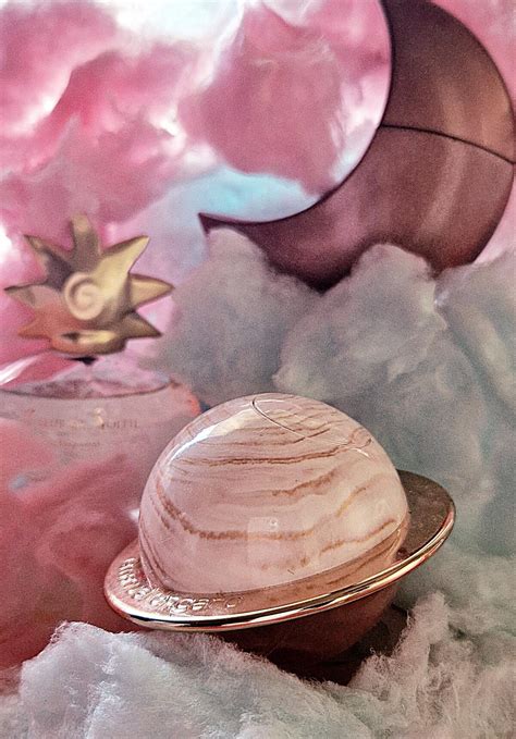 Ghost hunters are debating the what is an orb phenomenon online 18