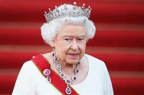 Just how much money does the Queen actually have? | Queen elizabeth ...