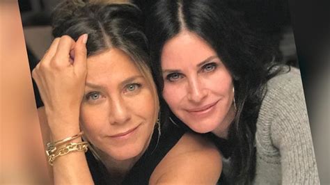 Hottest Women Celebrities: Their Unexpected Friendships - s6mczmw
