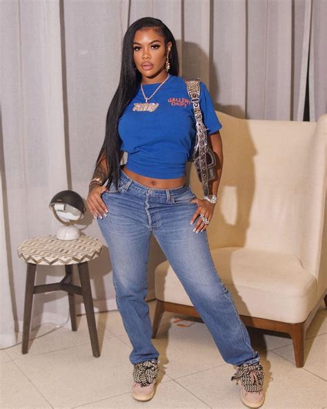 Chinese Kitty Outfit from November 13, 2021 | WHAT’S ON THE STAR?