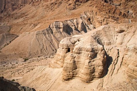 mencari salinan manuskrip alkitab  gua qumran   portal sains