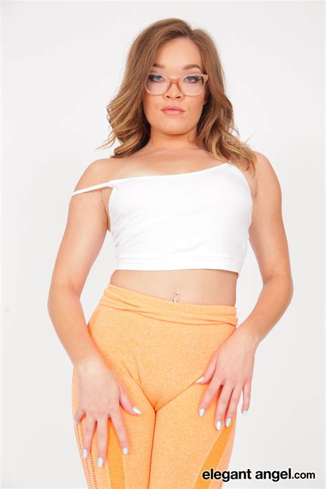 Katie Kush : r/uhdwallpaper