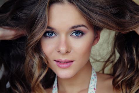 Karissa Diamond, brunette, women, face, blue eyes, holding hair, model