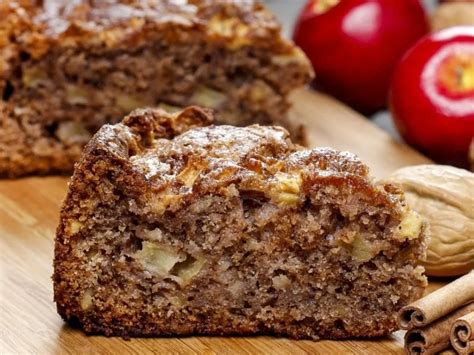 Bolo De Maçã Com Nozes E Canela