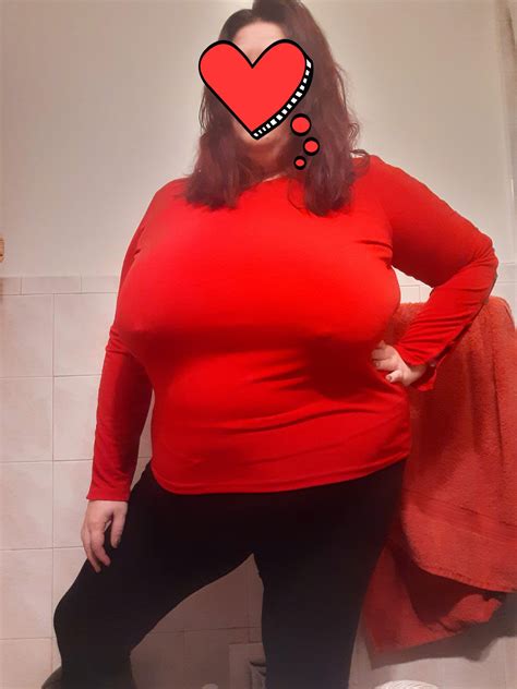 Another braless day... : r/braless