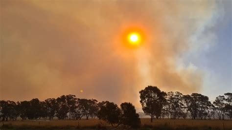 Victoria fires: Pomonal homes lost amid Grampians blaze; storms lash ...