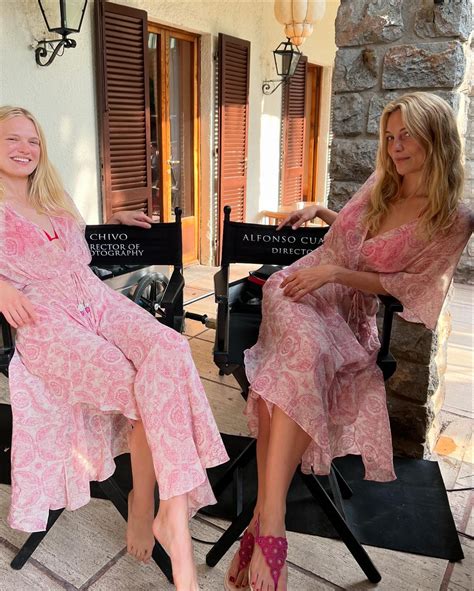 Leila George's feet