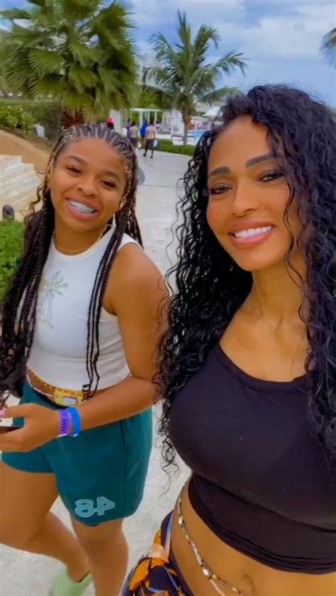 PILAR SANDERS | Summer Gyals @shelomisanders 💚 #summerfun #islandlife