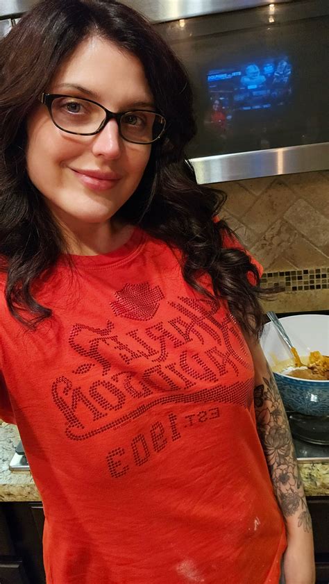 Elizabeth Monarch 🦋 (u/NurseNextDoor16) - Reddit