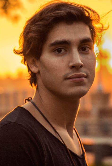 Pictures of Henry Zaga