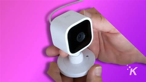 how to remove blink camera from mount to change battery