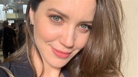 nathalia dill  demitida da globo apos  anos atriz esta arrasada