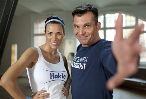 Hakle: Playmate-P(r)omotion für Kusszonen-Workout