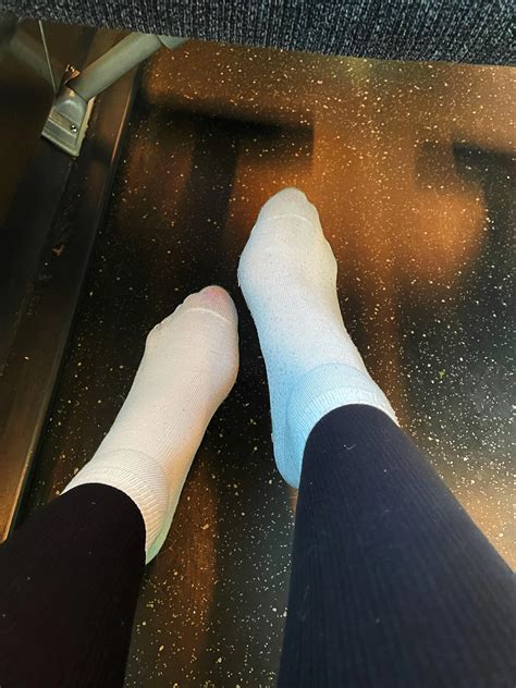 GFE / Fetishes / JOI ️ Sexy and Honest Dick Rates ️ Customs Photos and