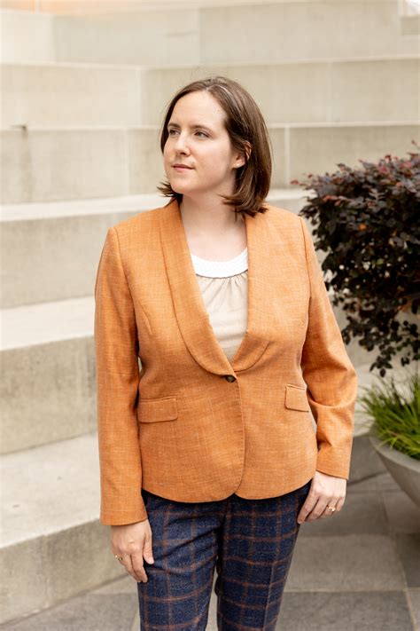Why Every Woman Needs a Tailored Women’s Suit In Their Business