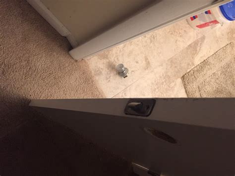 how to change a bathroom door knob