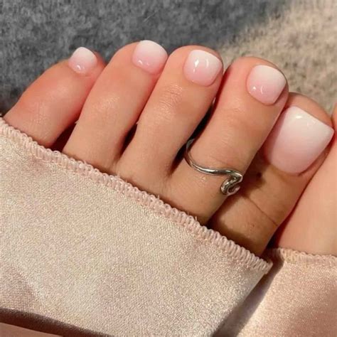 Simple Summer Pedicure Designs