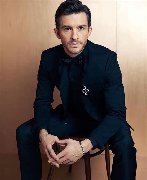 Jonathan Bailey Daily 🐝 on Twitter | Jonathan, Gorgeous men