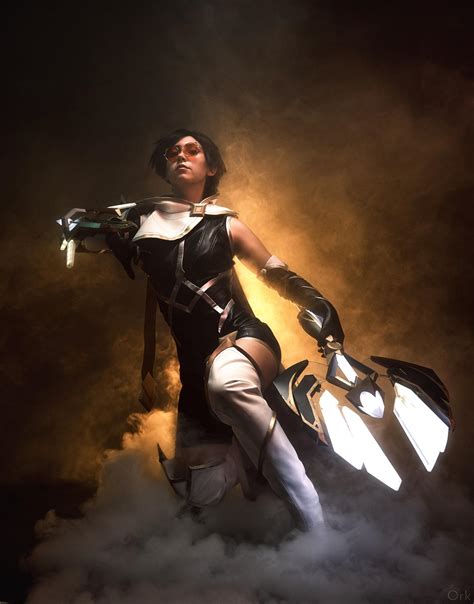 Sentinel Vayne cosplay from League of Legends : r/gaming