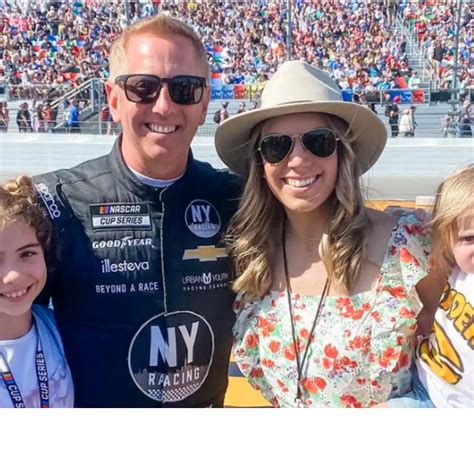 Look: Shirtless Photo Of Joe Burrow Is Going Viral - The Spun