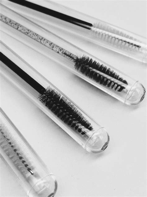 Щеточки для ресниц | Eye lash photography, Darker lashes, Eyelash ...