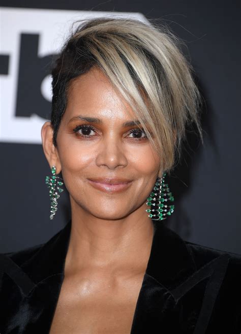 Critics Choice Awards 2022: Halle Berry Debuted a Blonde Pixie With an