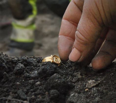 'Spectacular' 500-Year-Old Gold Ring Featuring Christ's Image Found In ...
