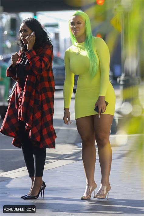 SUMMER BUNNI Feet - AZNudeFeet