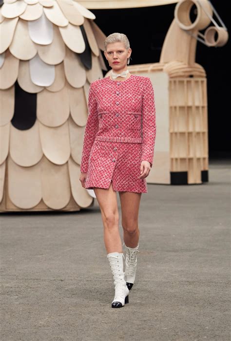 chanel debuts  spring summer  haute couture collection