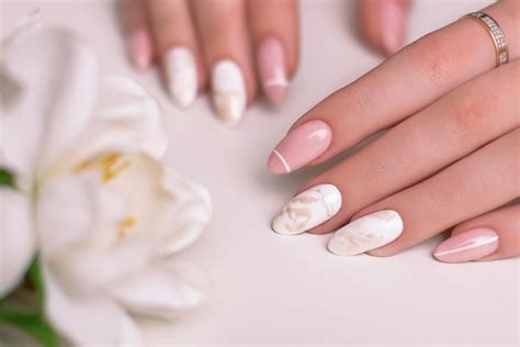 Nail Salon Alabaster - Golden Nails