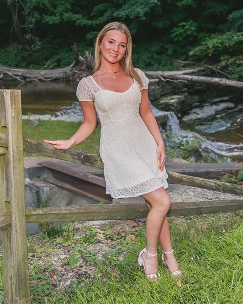 Lily Moon (@lilygmoon) • Instagram photos and videos