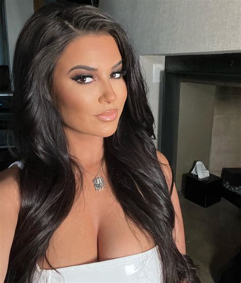 Fans Are In Total Shock After Rachel Bush Finally Revealed THIS On Her Secret Page! 10