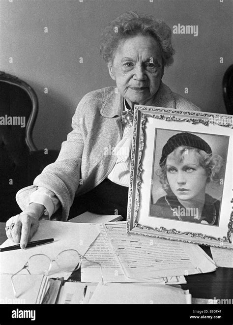 Russian poet Irina Odoevtseva came back to the Soviet Union after ...