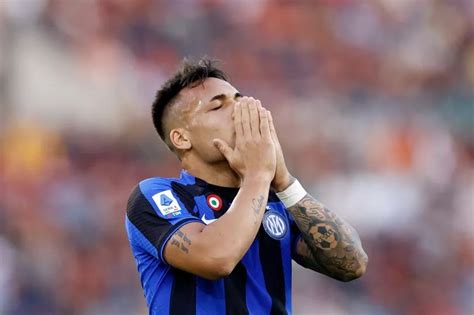 manchester united ready  offer swap deal  lautaro martinez