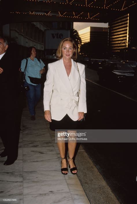 Pamela Bellwood's feet