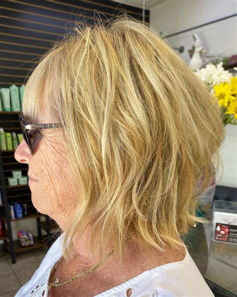 23 Fantastic Short to Medium Layered Haircuts for That In-Between Length