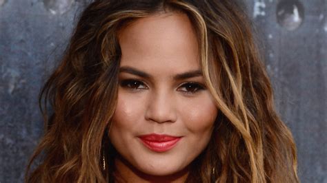 chrissy teigen wallpapers images  pictures backgrounds