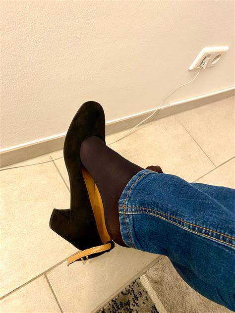 shoeplay  pantyhose  kompost  deviantart