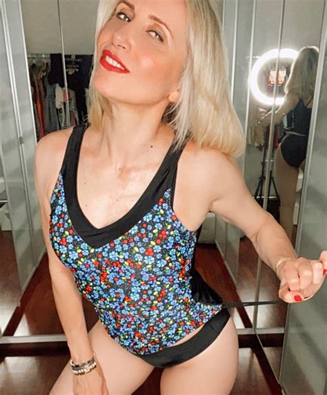 STREPITOSO “tankini” – Biondoveleno di Gabria Gagliardi