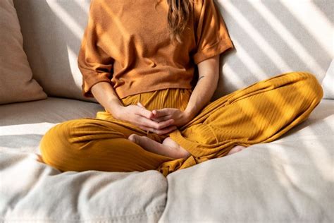 Alignment Tips: Lotus Pose | Ohana Yoga + Barre