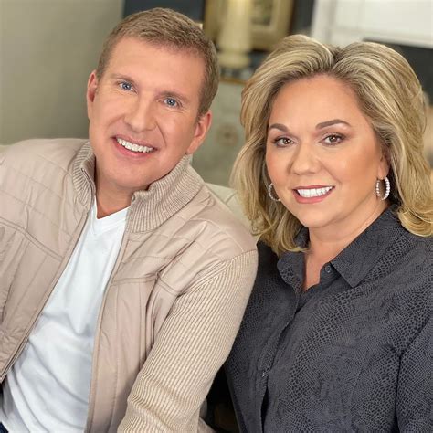 Todd and Julie Chrisley report to prison
