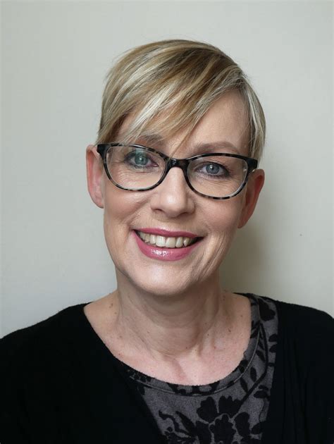 Writers Review: Guest review by Rachel Ward: FLESH AND BLOOD by Stephen