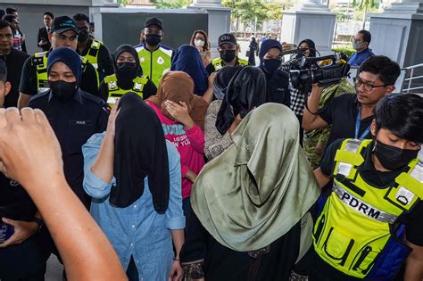 'Hot Daddy': Empat wanita didenda mengaku salah miliki video lucah