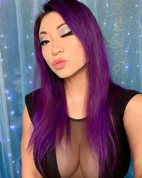 Yaya Han knows how to promote a product : r/yayahan2