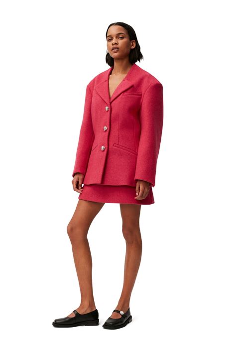 People are lining up for the newest fashion releases