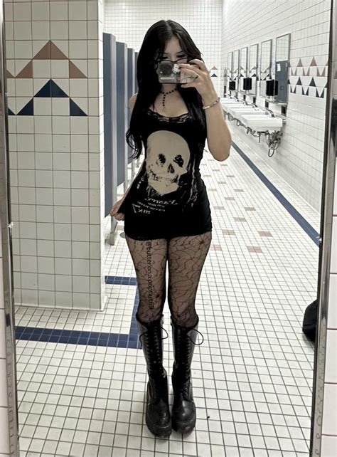 Pictures I took in the school bathroom lol : r/GothFashion