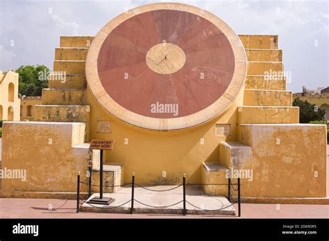 jantar mantar sundial