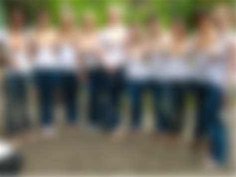 10 girls in blue jeans flashing their boobs : r/FlashingGirls