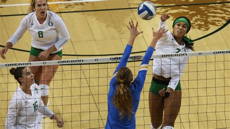 Jordan Love celebrates with girlfriend Ronika Stone after Mojo match