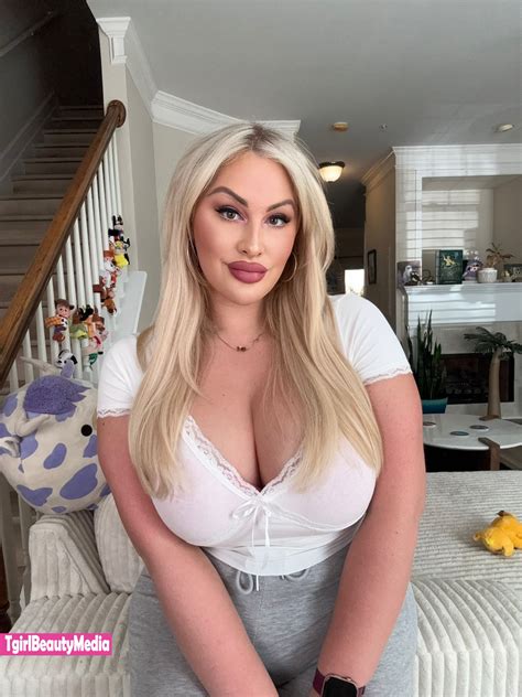 Lexi Bunni: Celebrating Authenticity and Empowerment Through Stunning